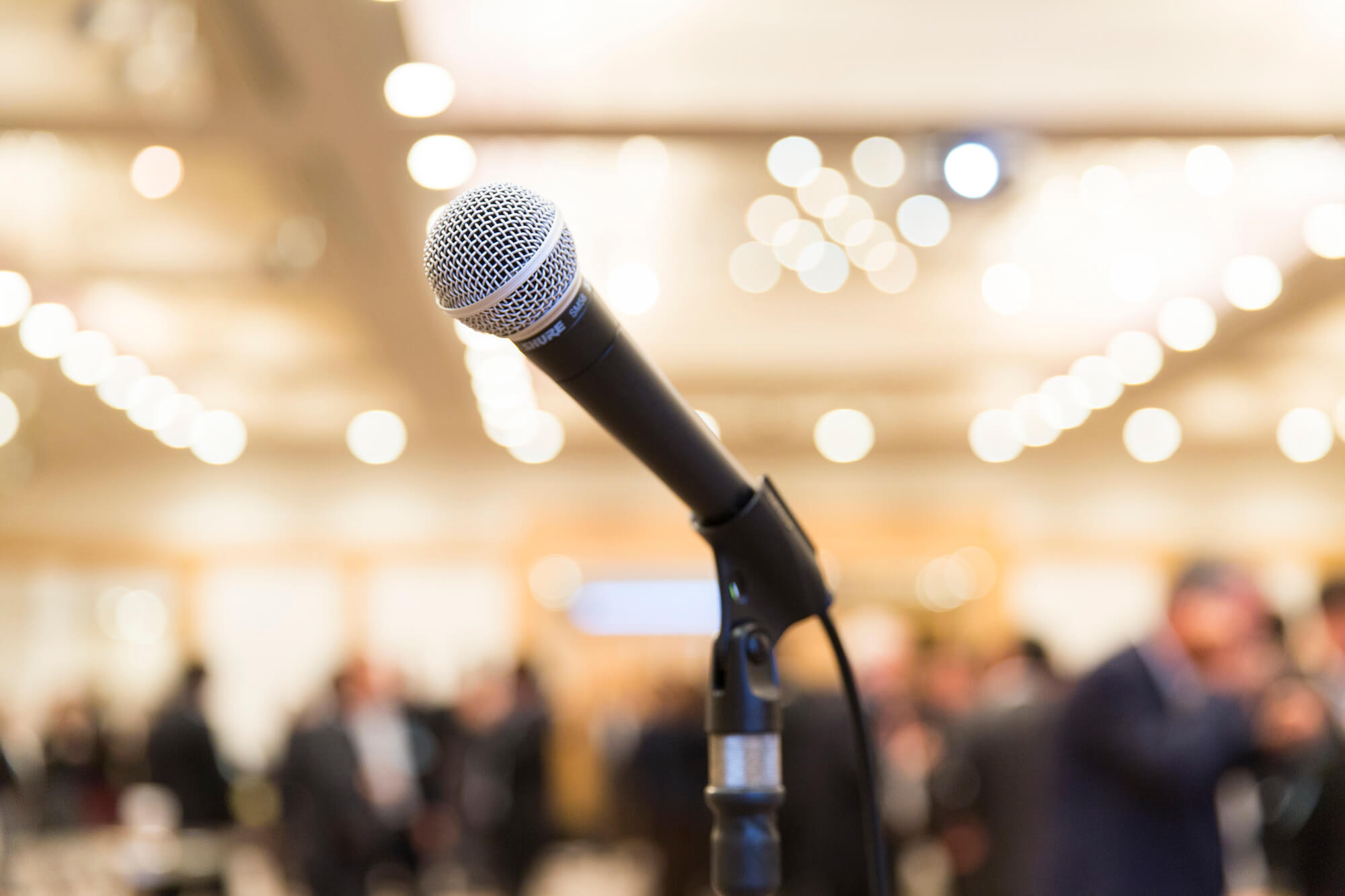 カラオケや手品に飽きたらこれ！余興に最適なオンライン落語