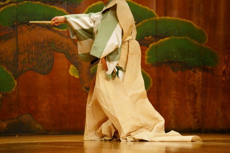 能は難しくない?初心者でも楽しめる能の見方・学び方|伝統文化オンラインブログ